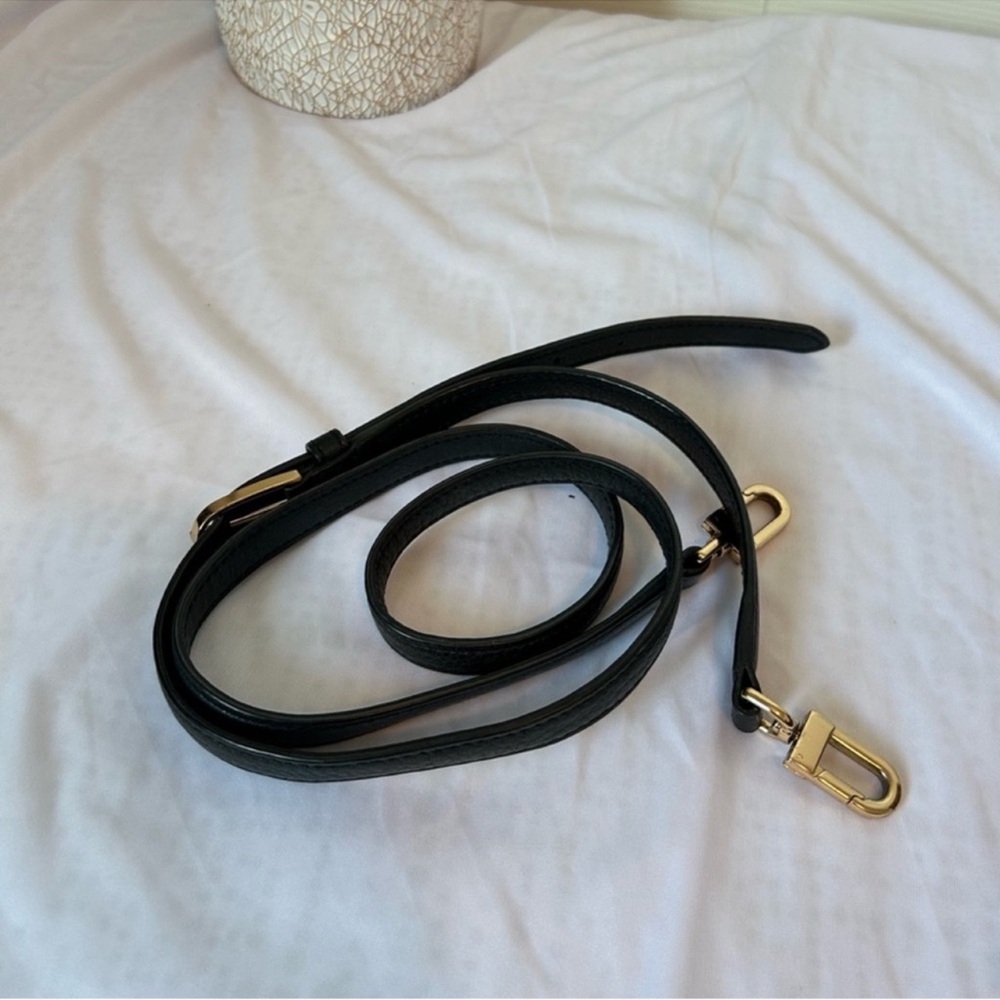 Tory Burch Black Leather Shoulder Bag with Gold Accents - Picture 15 of 16